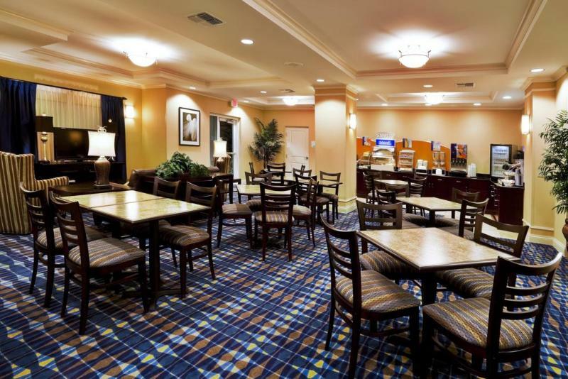 Holiday Inn Express Hotel & Suites Fort Pierce West Dış mekan fotoğraf