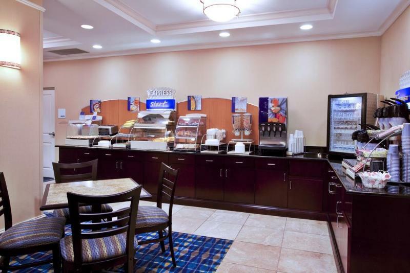 Holiday Inn Express Hotel & Suites Fort Pierce West Dış mekan fotoğraf