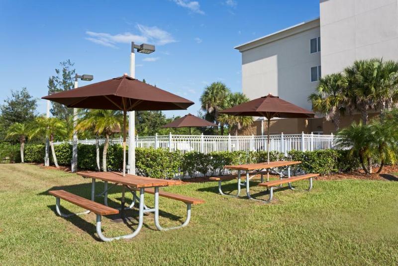 Holiday Inn Express Hotel & Suites Fort Pierce West Dış mekan fotoğraf